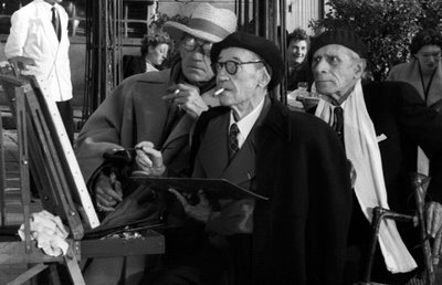 Maurice Utrillo (1883-1955) pintando en Montmartre en París, Plaza Tertre, cerca del Sacré Coeur, el 10 de octubre de 1955 con Sacha Guitry y Paul Fort cuando pintó un lienzo para la película 